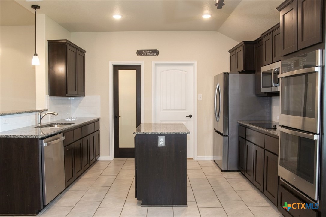 2509 Meadow Lark Drive Property Photo 10
