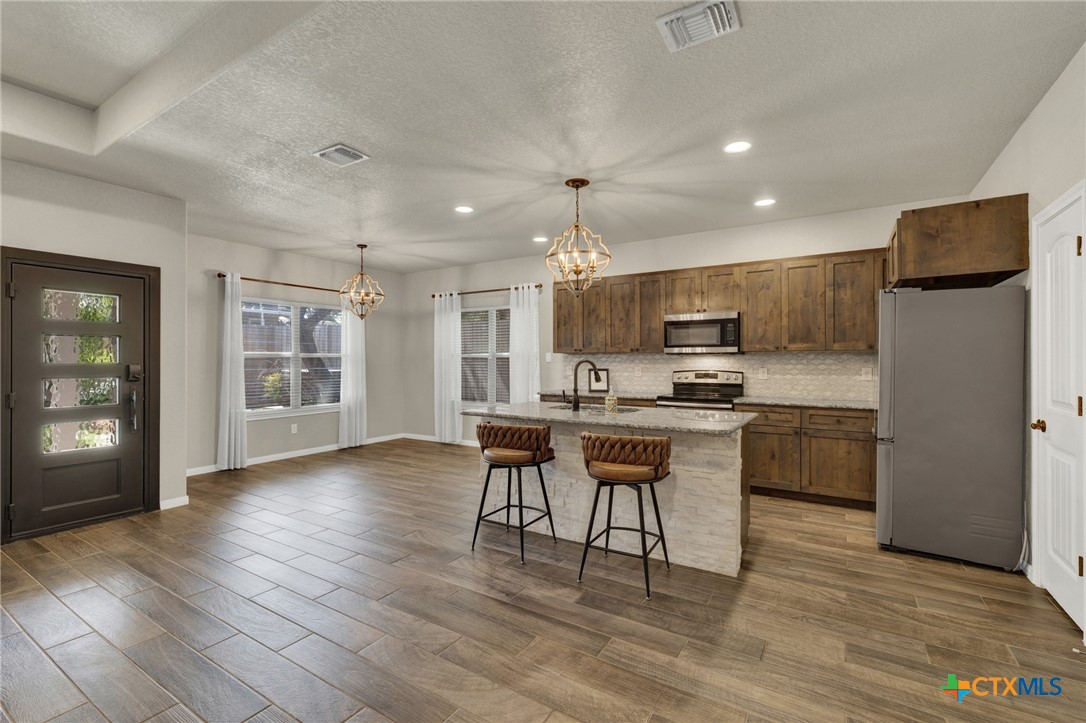 570 Forest Crest Property Photo 8