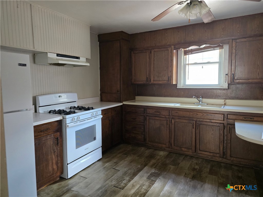 605 Park Street Property Photo 7