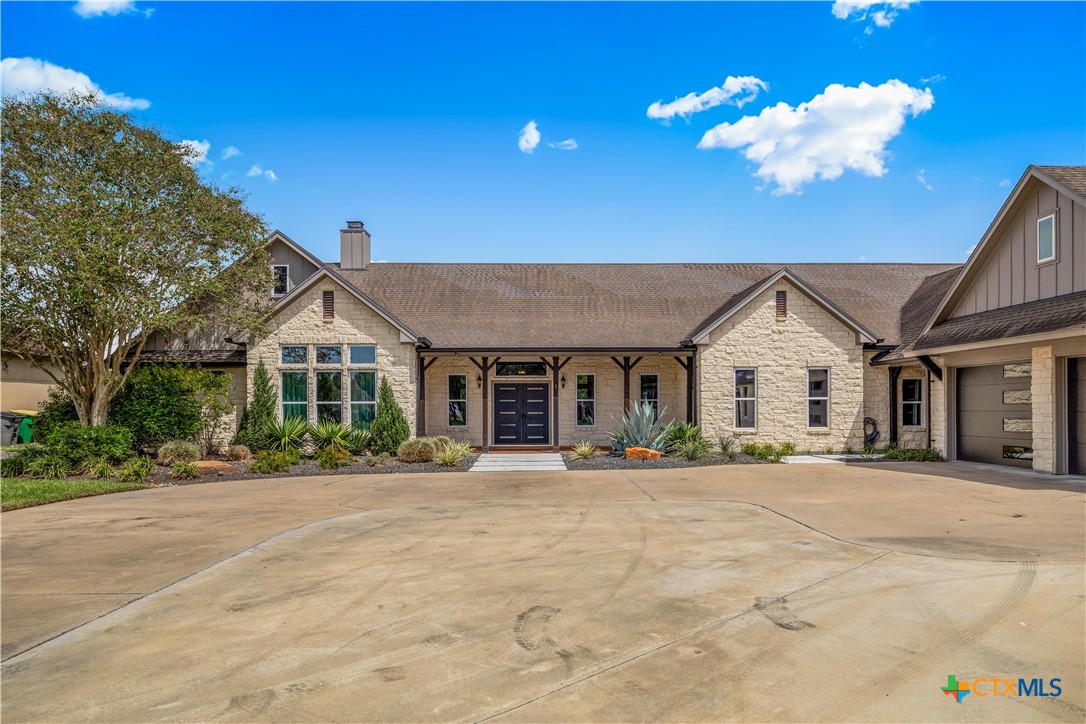 410 Iron Gate Property Photo 3