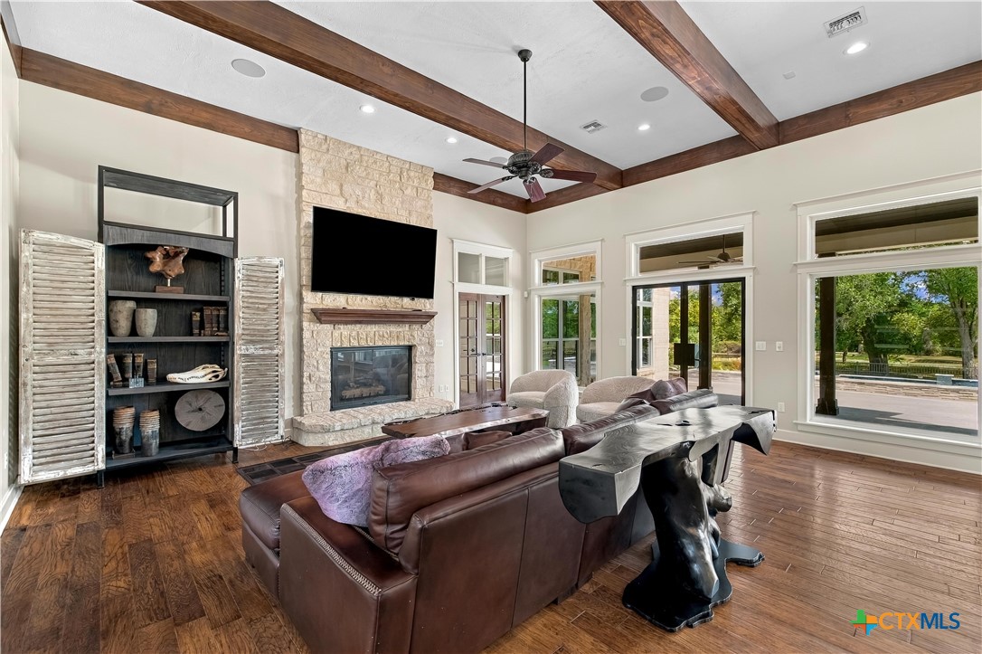 410 Iron Gate Property Photo 4