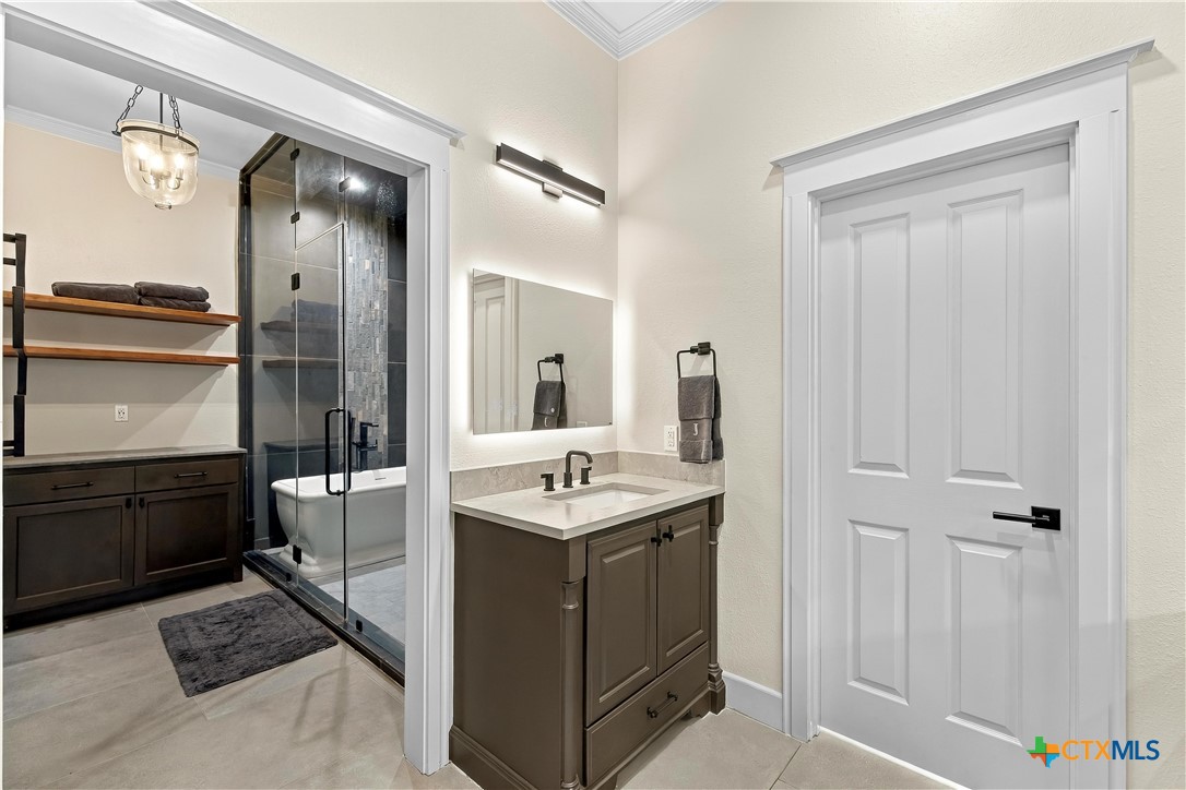 410 Iron Gate Property Photo 17