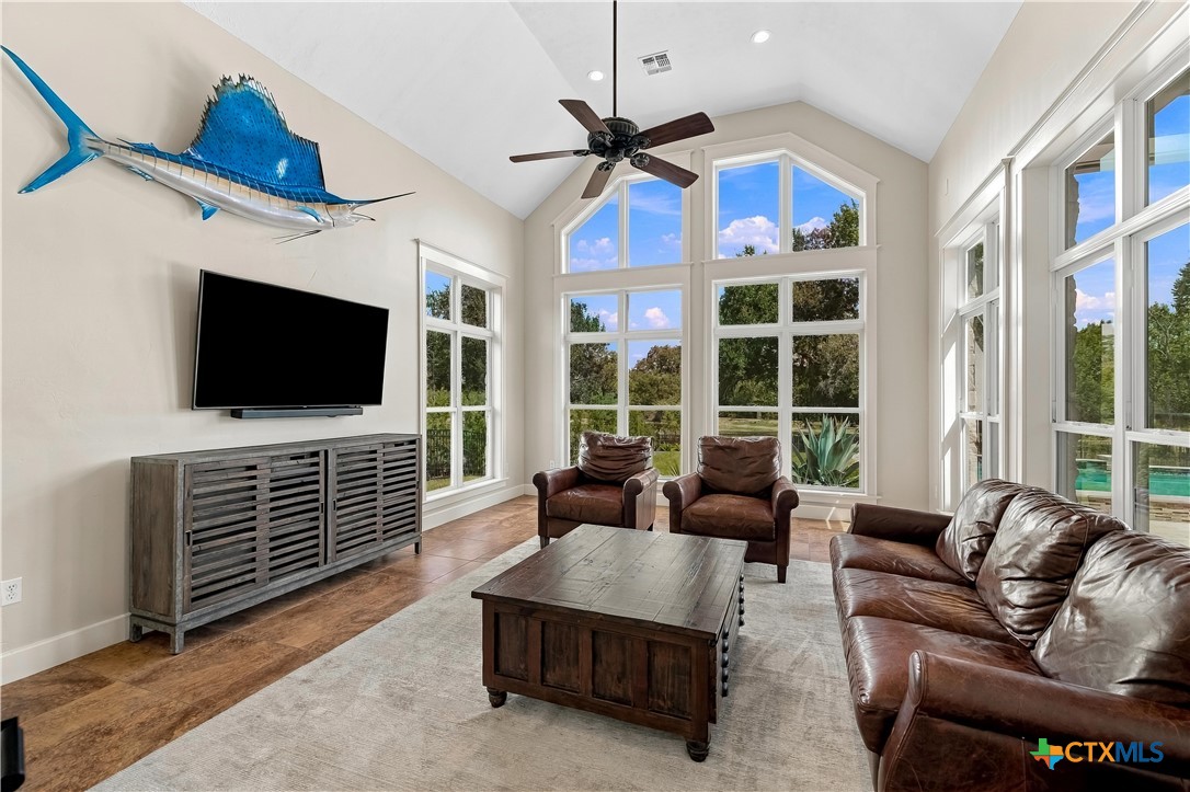 410 Iron Gate Property Photo 23