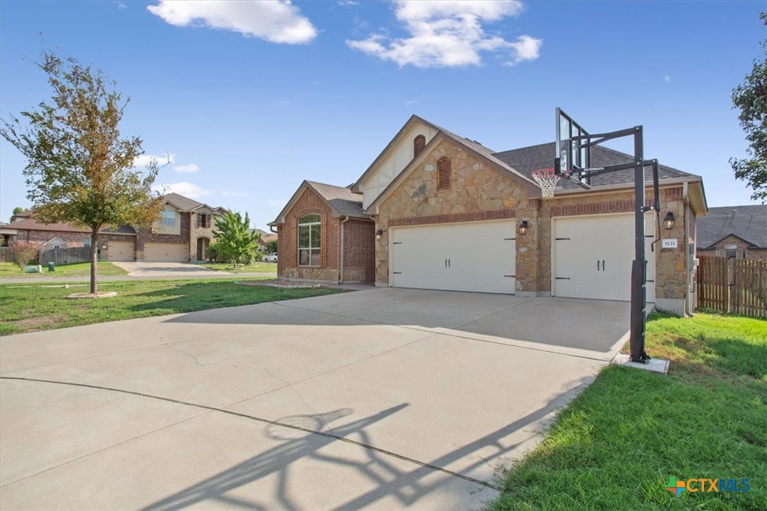 5121 Quartz Court Property Photo 3
