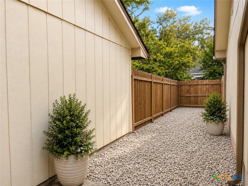 105 Blanco Street Property Photo 18