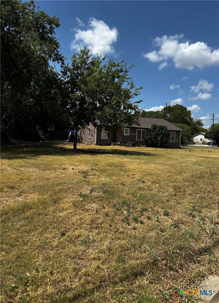 711 Henderson Street Property Photo 2