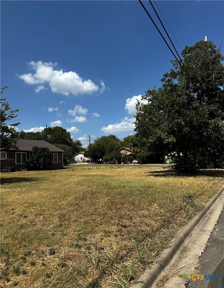 711 Henderson Street Property Photo 3