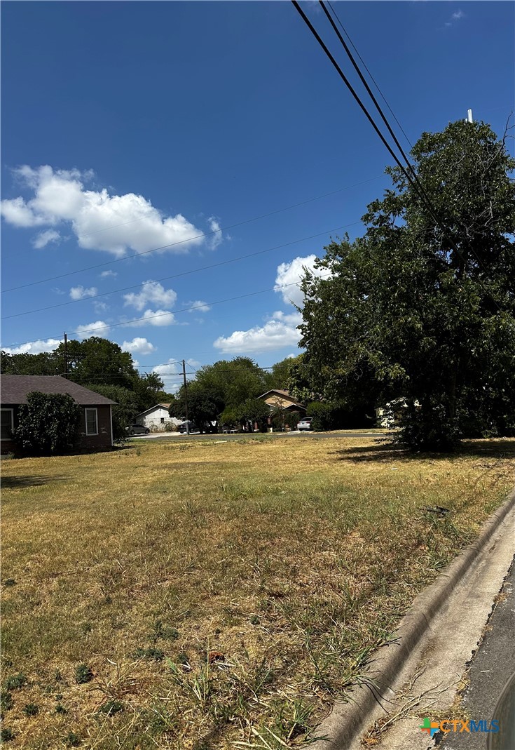 711 Henderson Street Property Photo 4