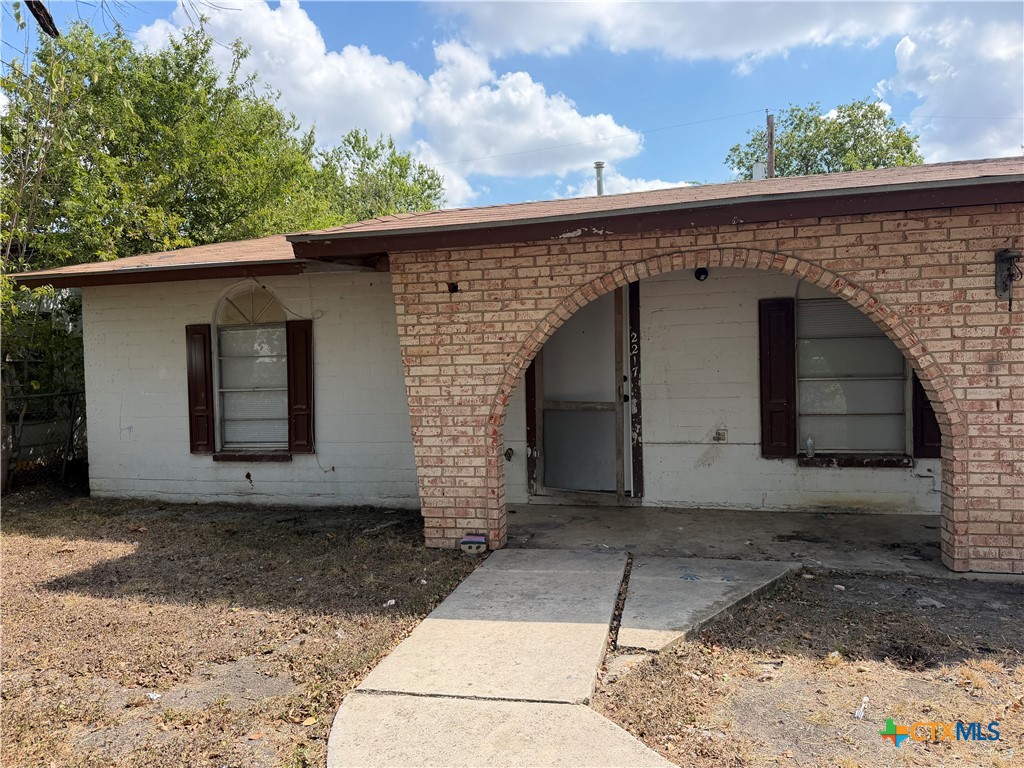 2217 N Guadalupe Street Property Photo 1