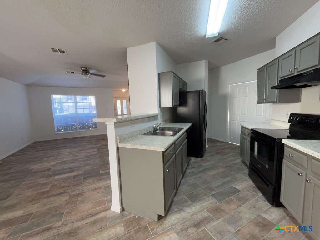 2304 Garrett Drive Property Photo 3