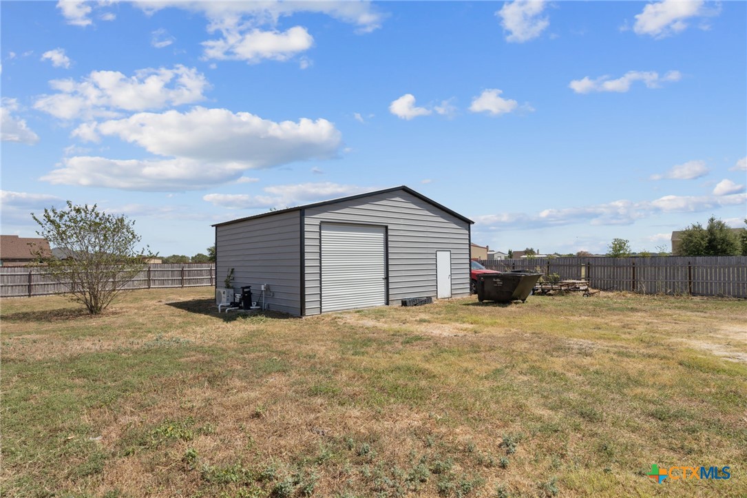 143 Callahan Loop Property Photo 3
