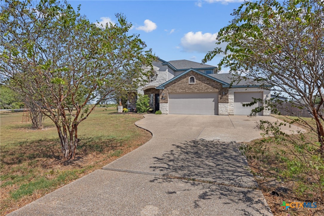 143 Callahan Loop Property Photo 7