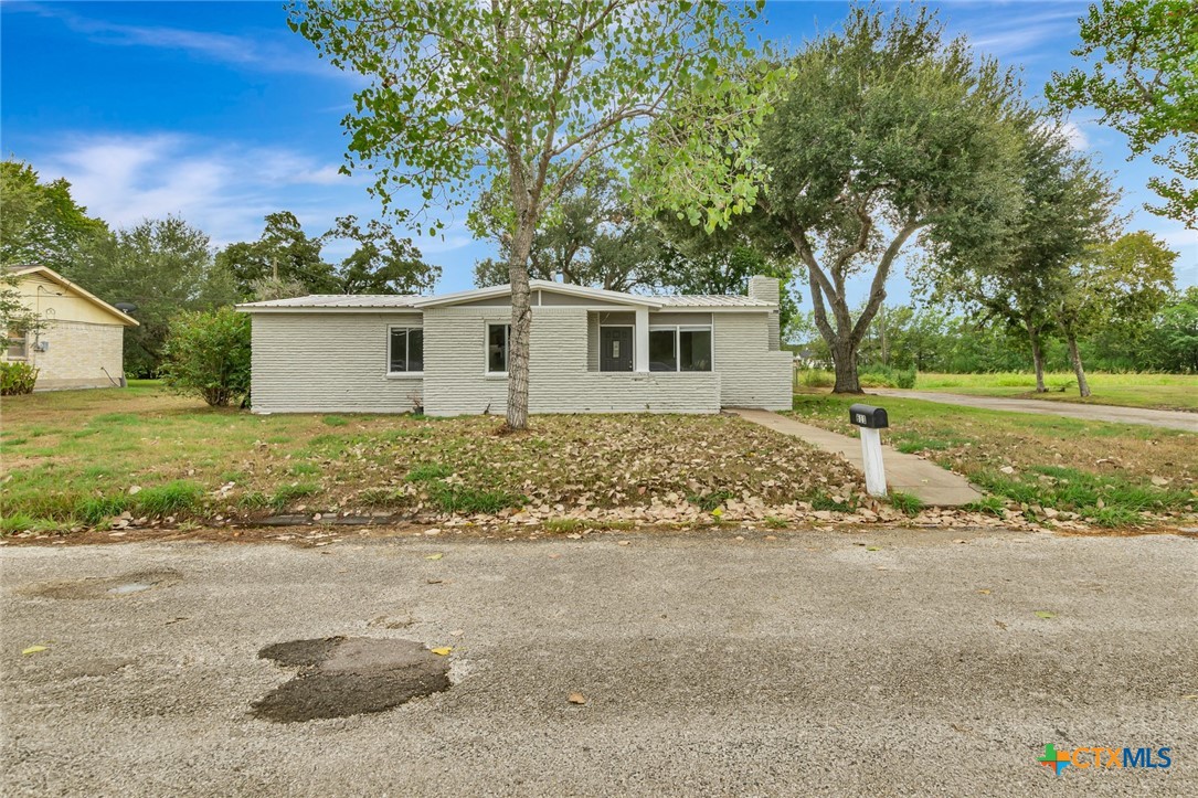 611 Sarah Street Property Photo 1