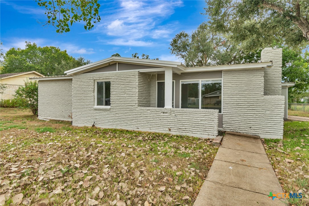 611 Sarah Street Property Photo 5