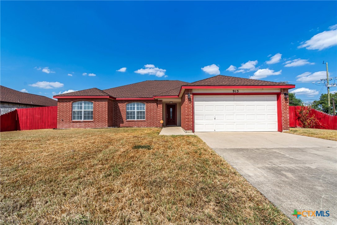 913 Gary Loop Property Photo 1