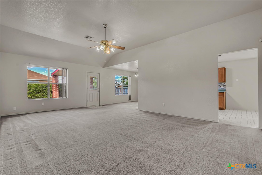 913 Gary Loop Property Photo 4