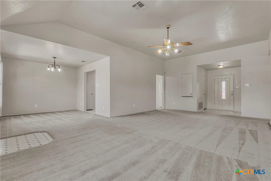 913 Gary Loop Property Photo 5
