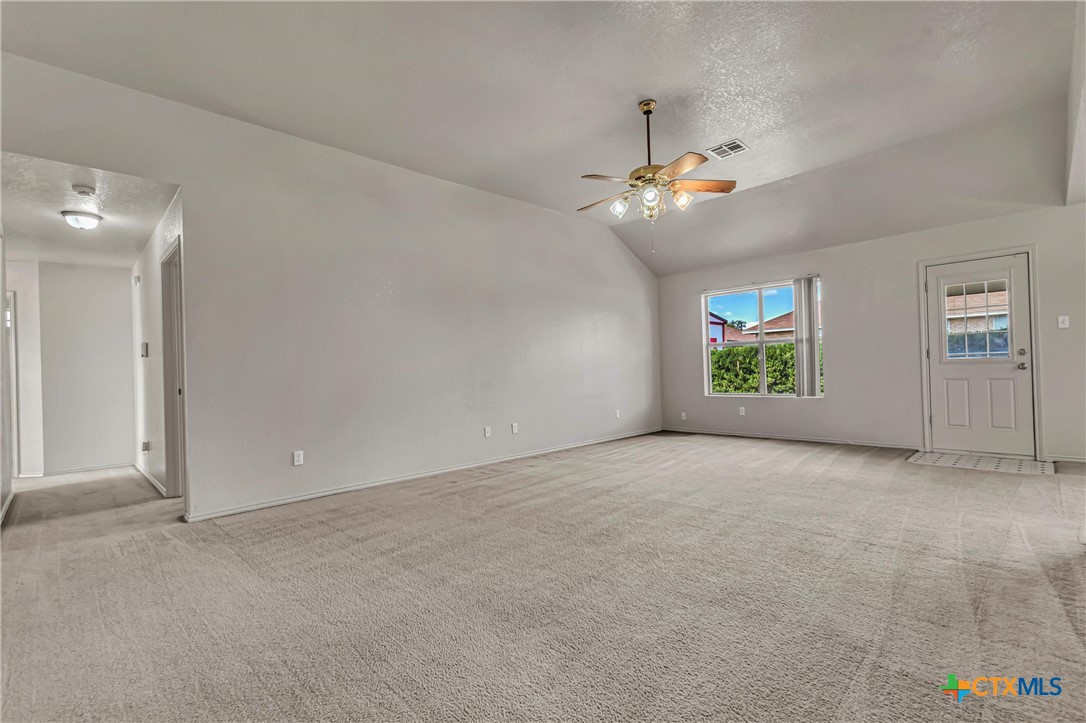 913 Gary Loop Property Photo 6