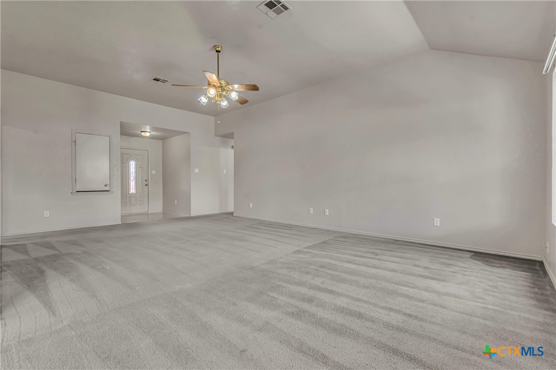 913 Gary Loop Property Photo 7