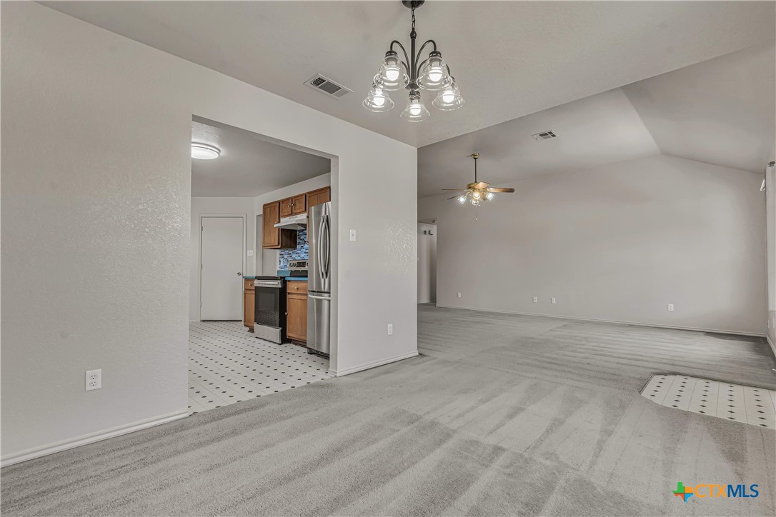 913 Gary Loop Property Photo 10