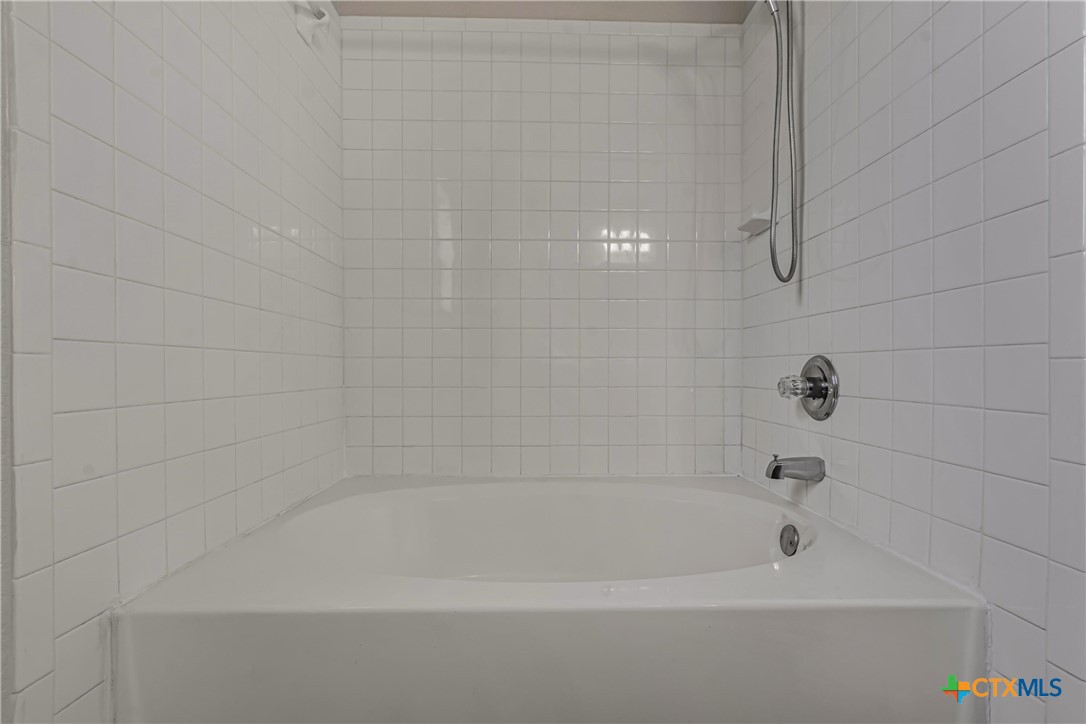 913 Gary Loop Property Photo 19
