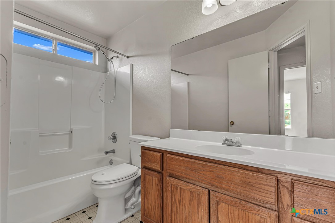 913 Gary Loop Property Photo 25