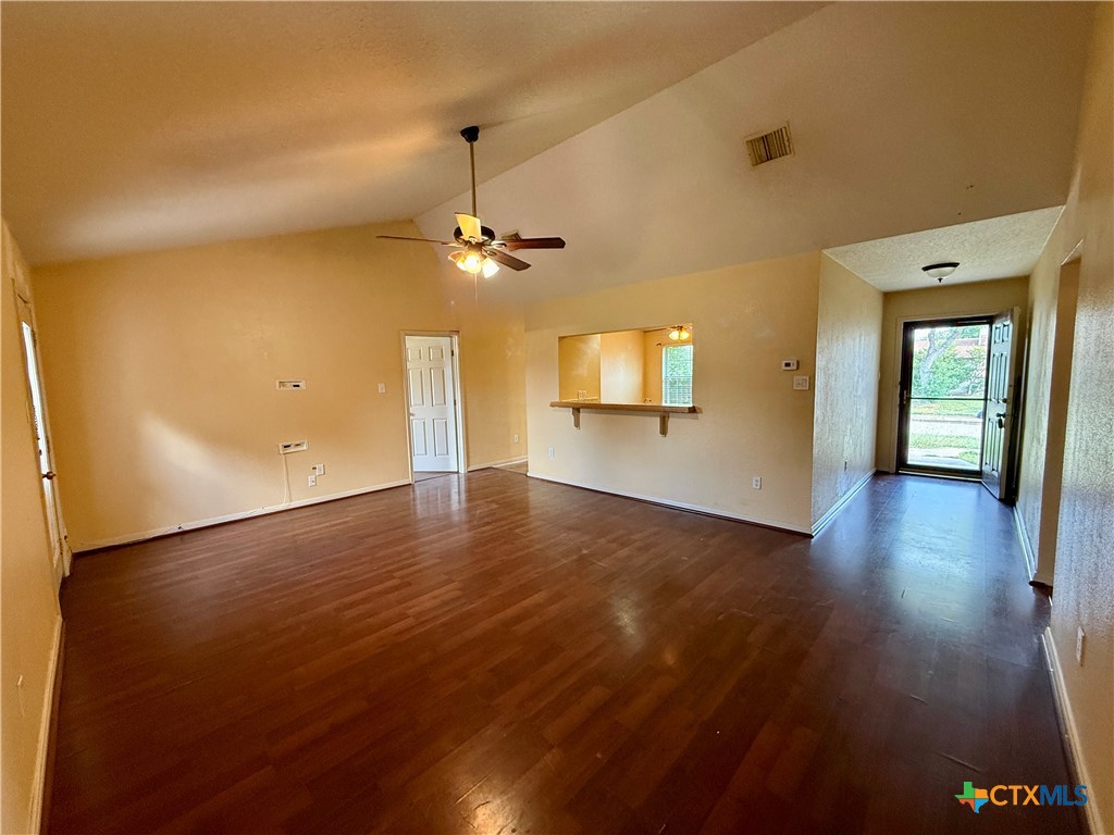 302 Renee Drive Property Photo 4