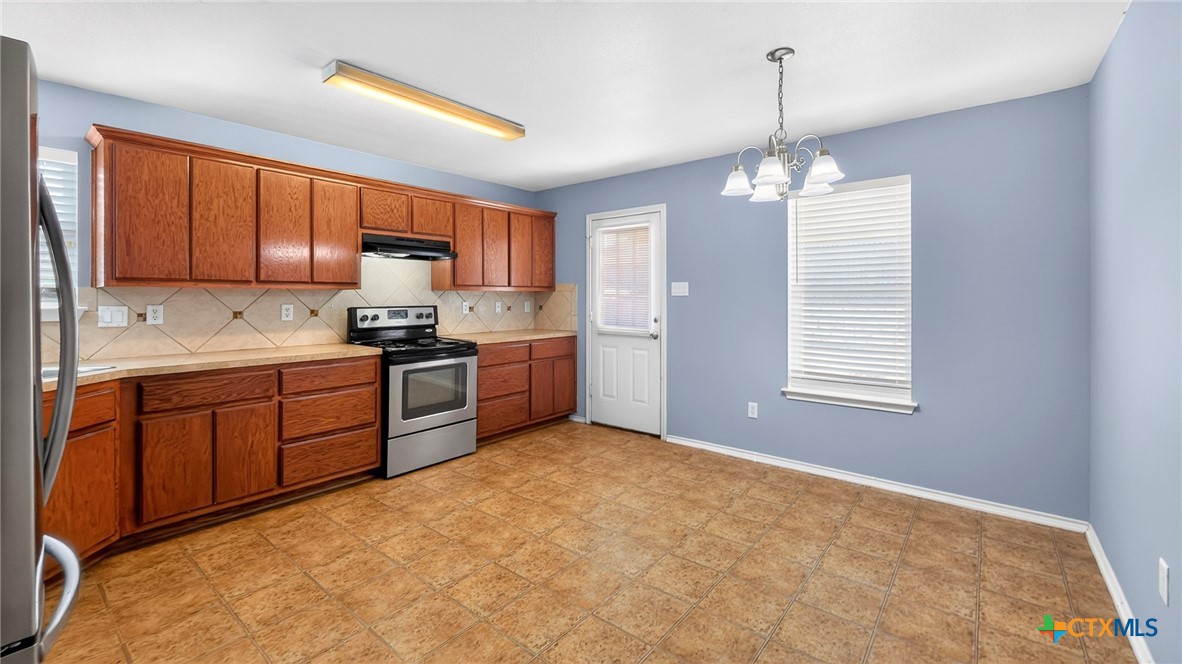 1108 Dixon Circle Property Photo 4