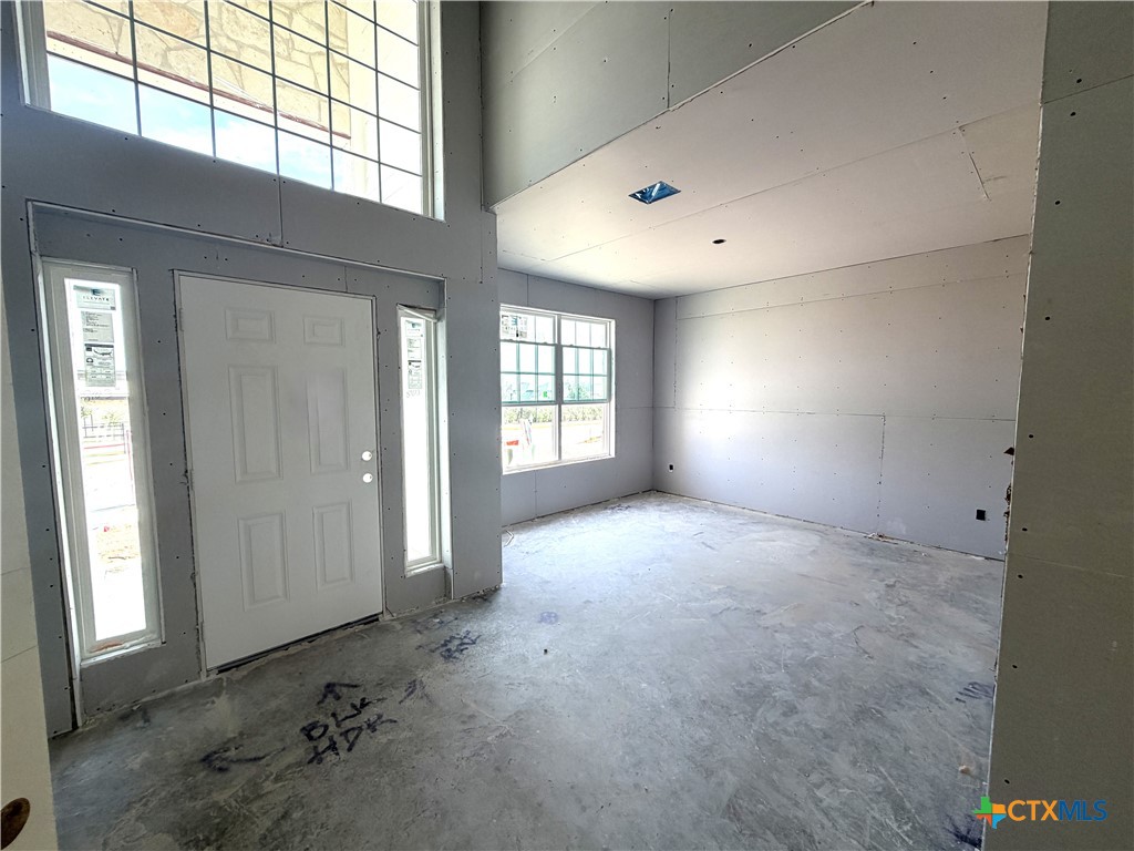 6716 Mcgregor Loop Property Photo 2