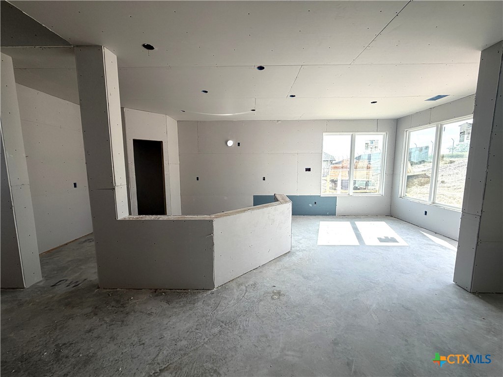 6716 Mcgregor Loop Property Photo 3