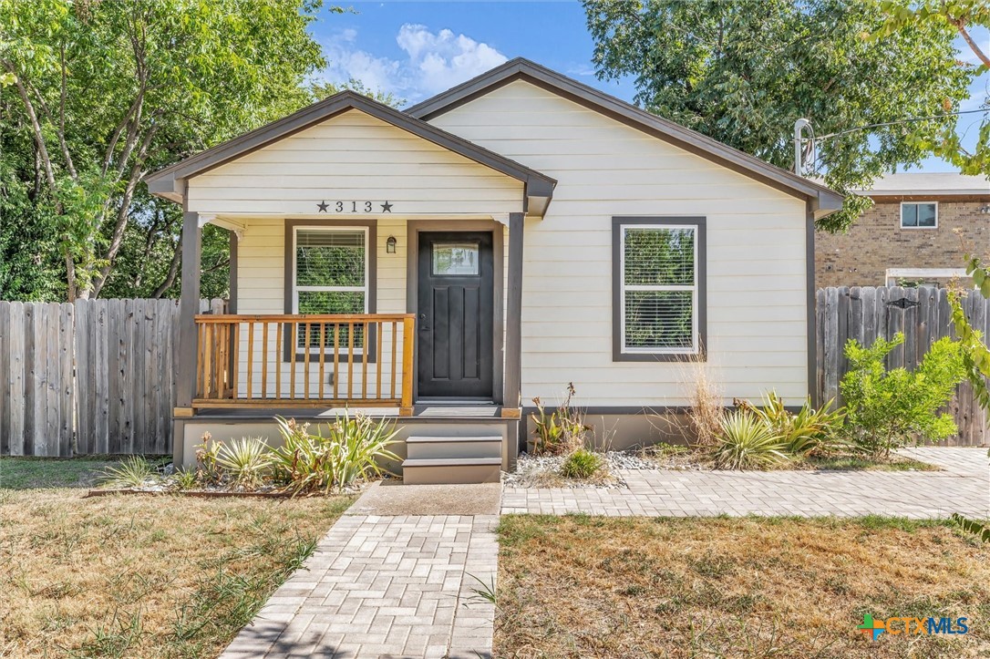 313 E Texas Avenue Property Photo 2