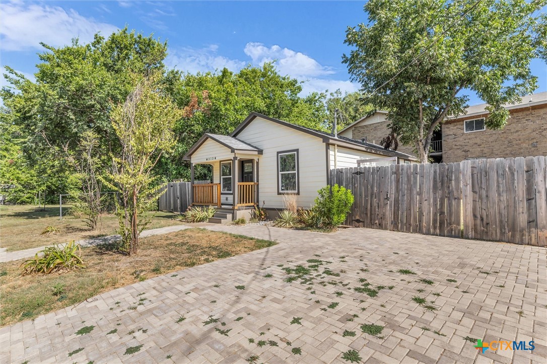 313 E Texas Avenue Property Photo 3