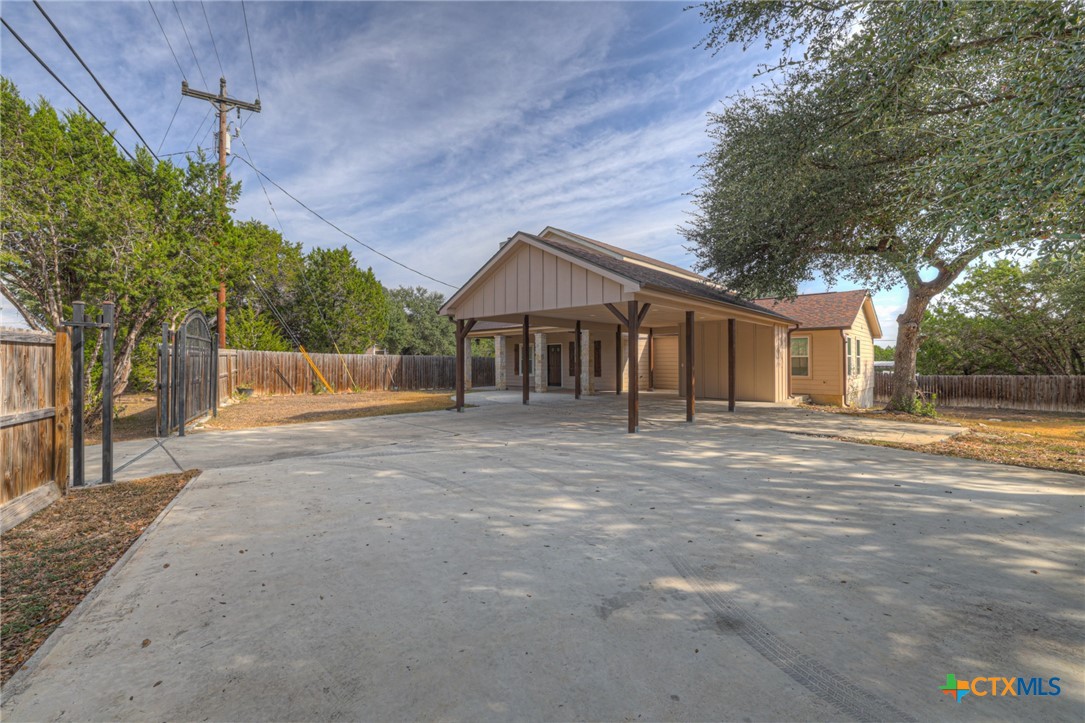 1452 Lakeview Drive Property Photo 2