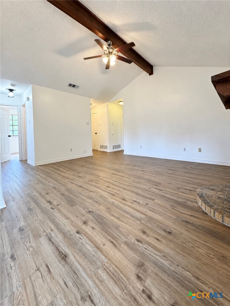 904 Hackberry St Property Photo 3