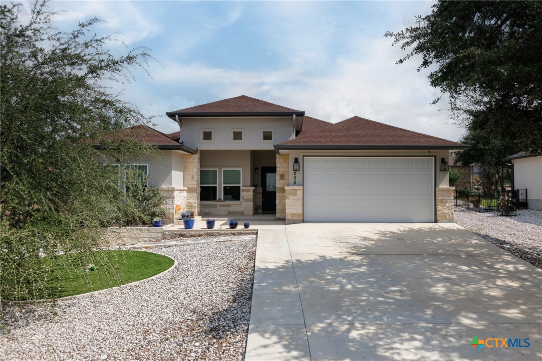 202 Roy Nichols Drive Property Photo 1