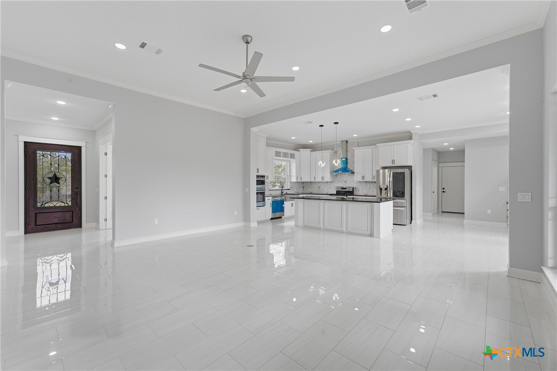 485 Post Oak Street Property Photo 8