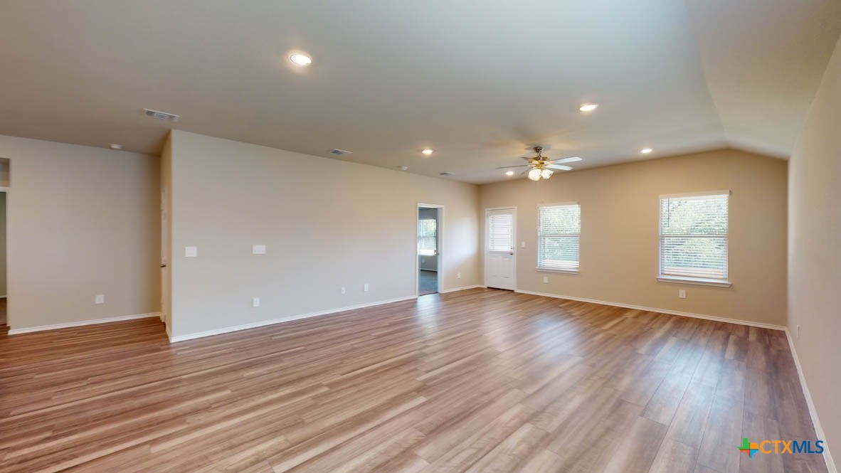 413 Hector Loop Property Photo 14