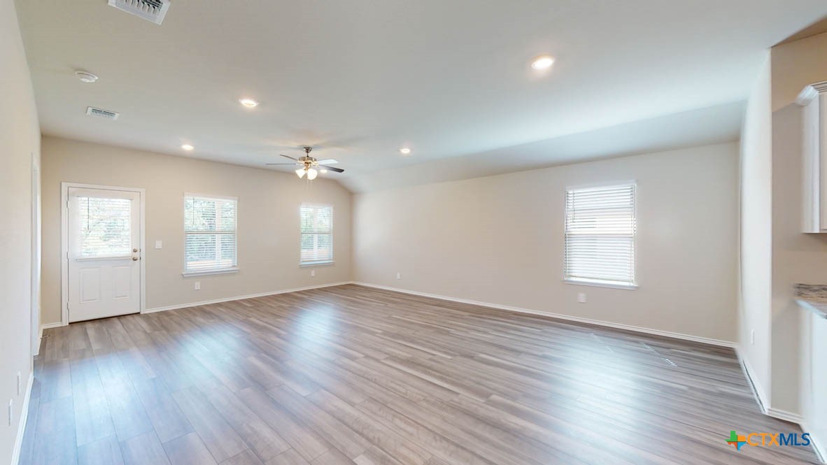 413 Hector Loop Property Photo 16