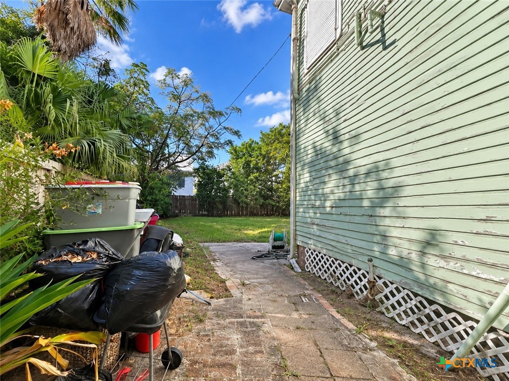 1612 Ave L Property Photo 8