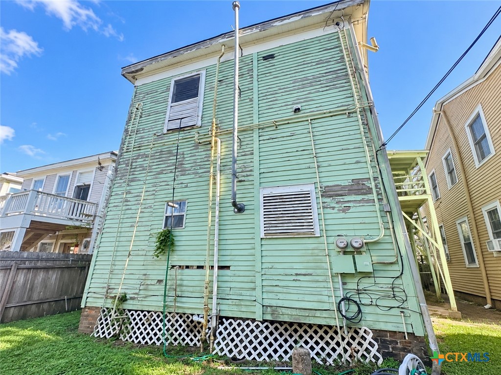 1612 Ave L Property Photo 9