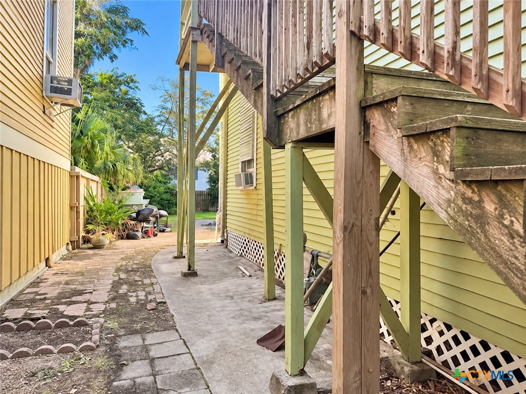 1612 Ave L Property Photo 10