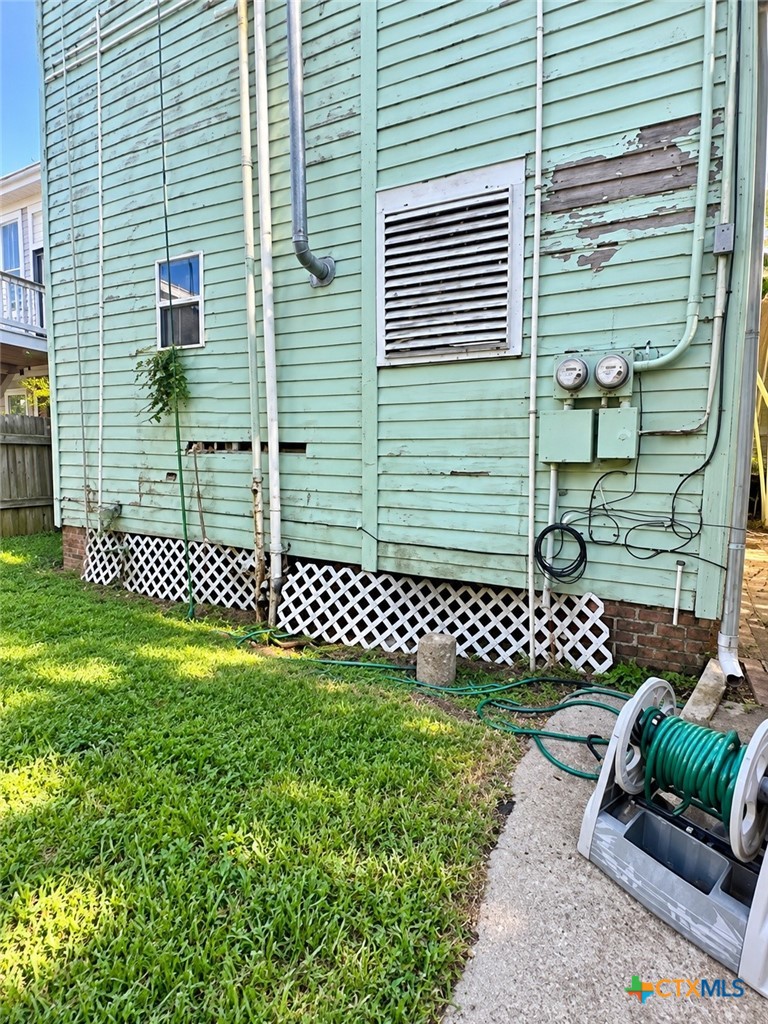 1612 Ave L Property Photo 11