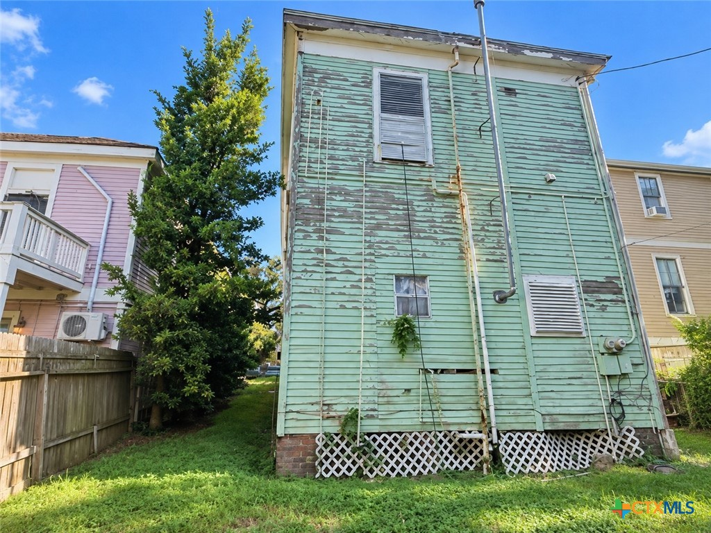 1612 Ave L Property Photo 12
