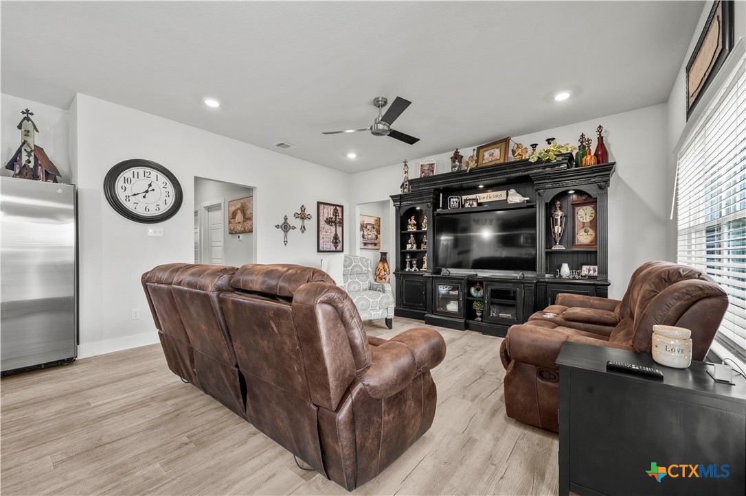 1042 Lexington Drive Property Photo 8