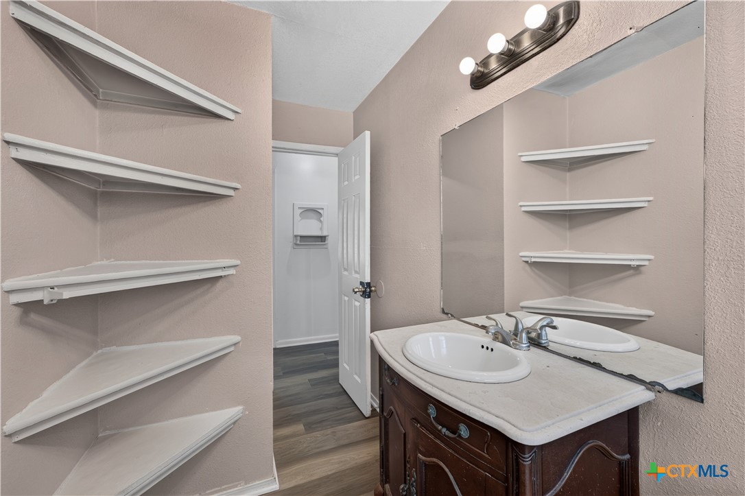 1010 Houston Street Property Photo 4