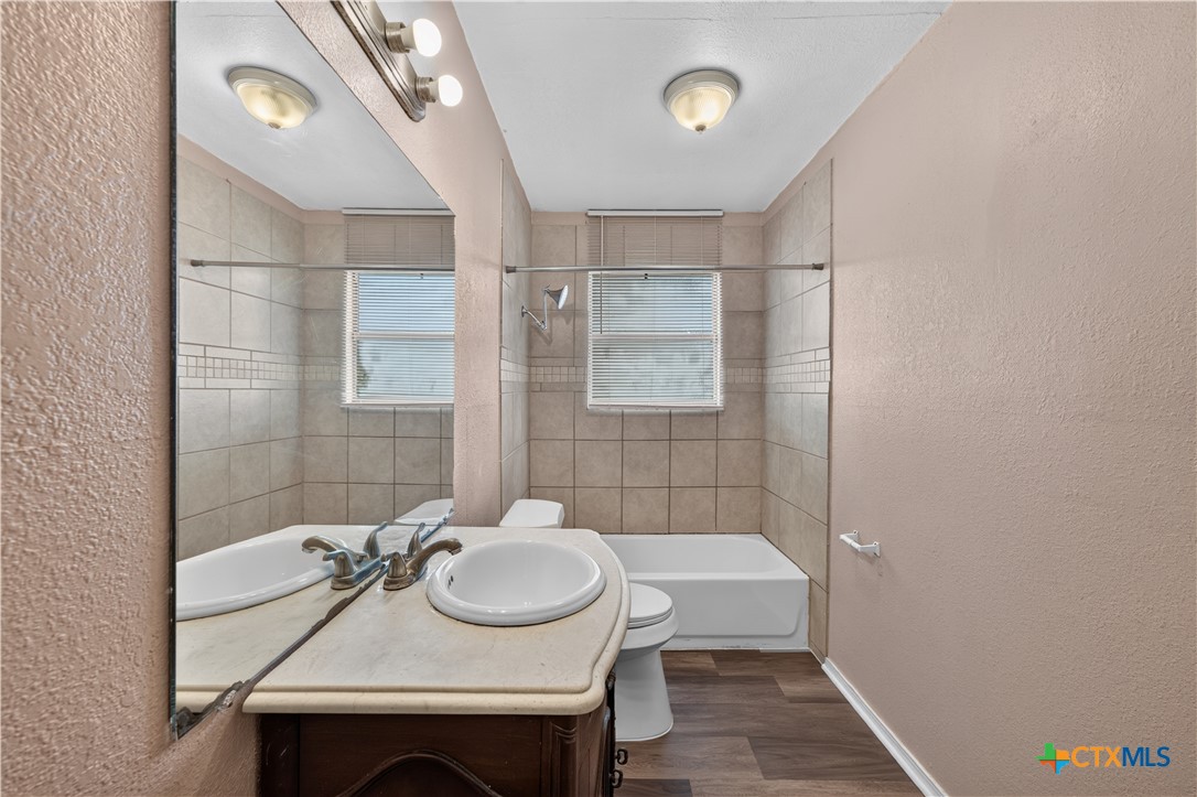 1010 Houston Street Property Photo 5