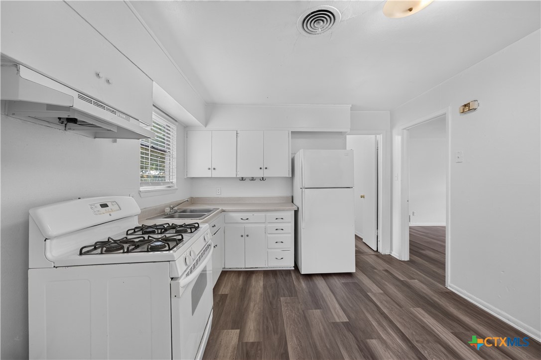1010 Houston Street Property Photo 8