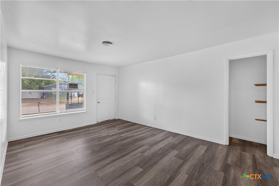 1010 Houston Street Property Photo 9