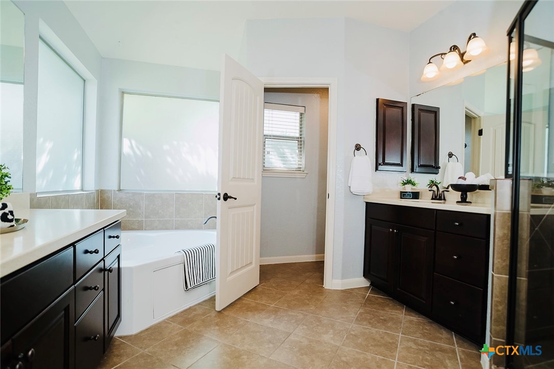 513 Windsor Court Property Photo 13