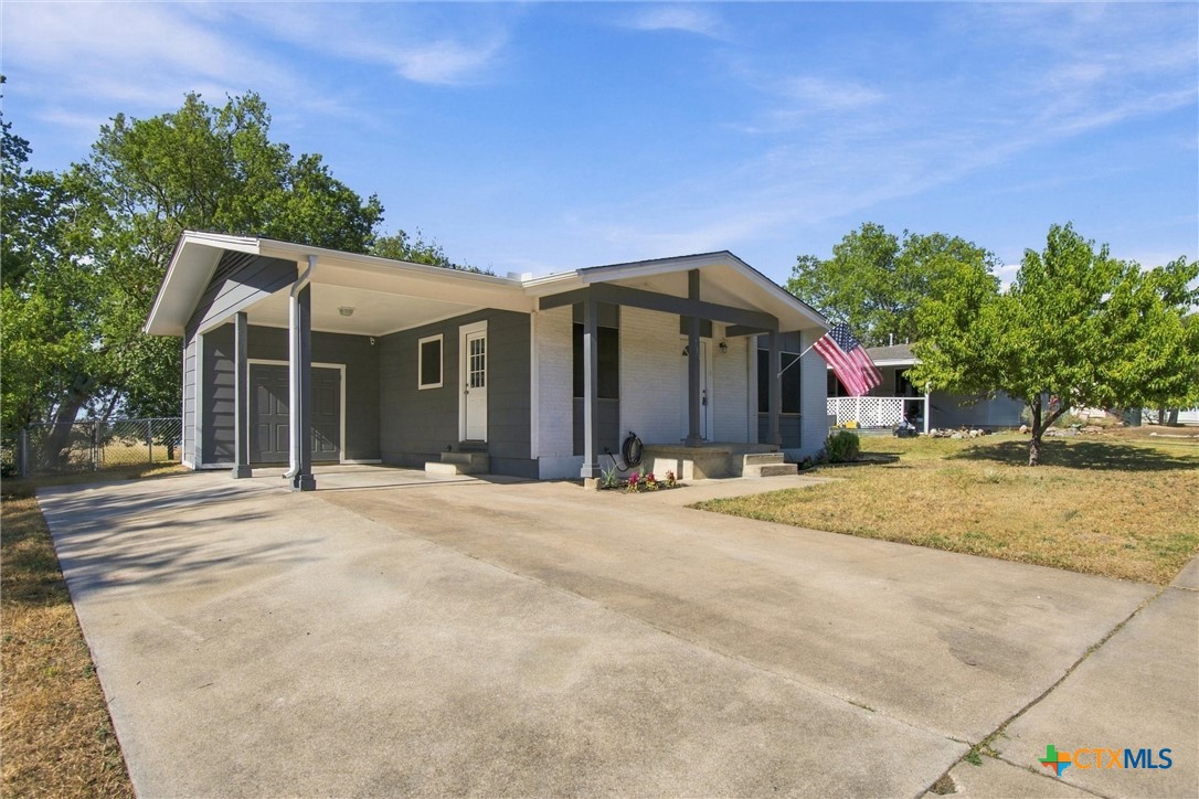 714 W Avenue Avenue Property Photo 3
